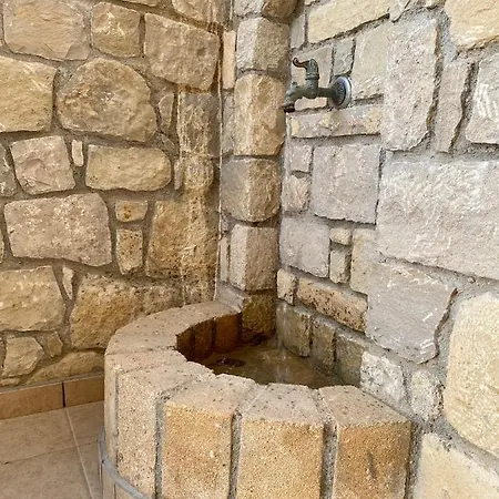 Mathios Falassarna شقة *